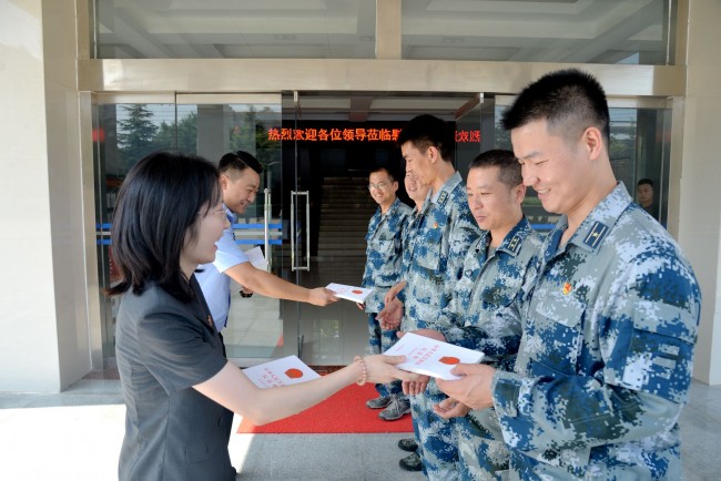 湖滨区法院"八一"前夕走访慰问部队官兵 三门峡湖滨区法院网